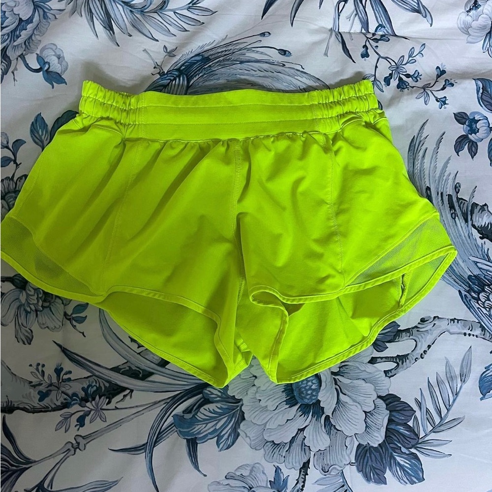 LULULEMON Hotty Hot Shorts size 6